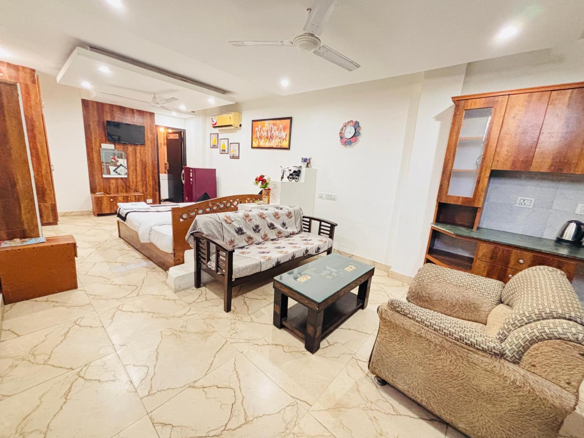 Hauz Khas - Near And Hotel New Delhi